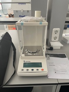 Internal Calibration Analytical Balance