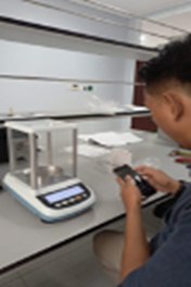 Semi-micro Analytical Balance