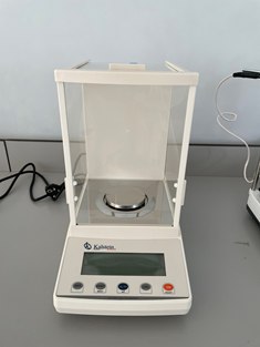 Internal Calibration Analytical Balance
