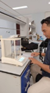 Internal Calibration Analytical Balance