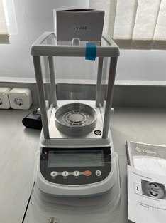 Semi-micro Analytical Balance